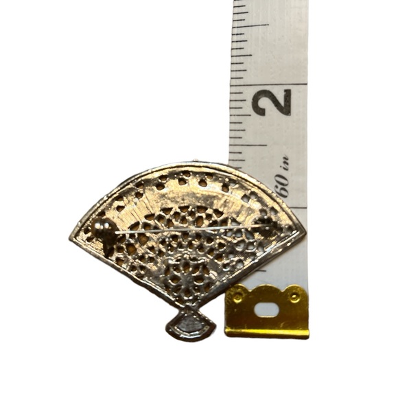 ✨ 3/$15 Vintage Old Fashioned Fan Brooch - Picture 2 of 2